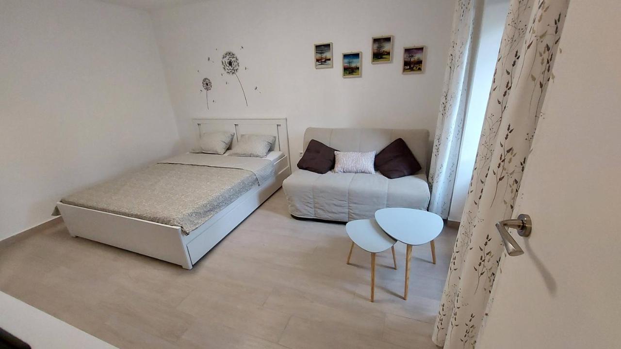 Apartma Rizana Dekani Bagian luar foto